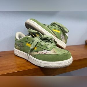 REEBOK National Geographic Club C Shoes SIZE 13 Unisex/Boys WORN TWICE EXCELLENT